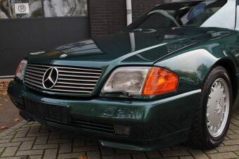 Mercedes-Benz SL 500 V8 Hardtop z roku 1989 - 13