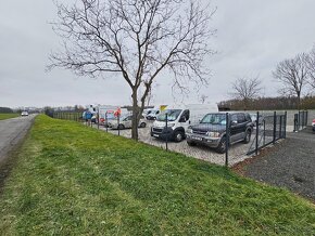 Nabízíme na pronájmem pozemek vhodný na autobazar, parkování - 13