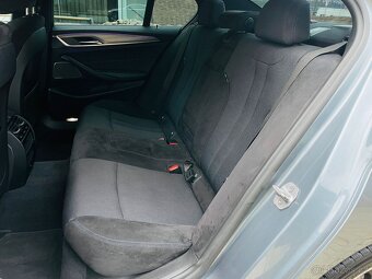 BMW Řada 5 530i G30 XDRIVE 185KW AUT LED M-PAKET SERVISKA - 13