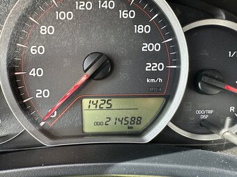 Prodám Toyota Yaris 1.3i Automat - 13