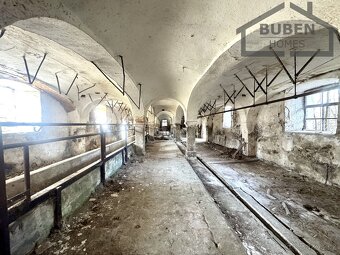 Stavební pozemek  10472 m² se zemědělskými budovami, Stráž - - 13