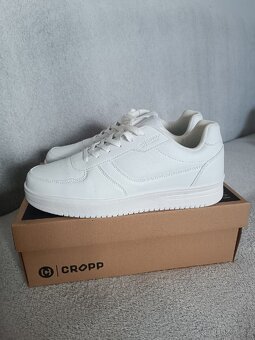 Nové biele tenisky Cropp - 13
