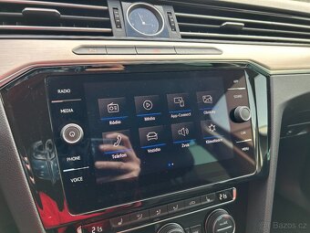 VW PASSAT B8 2.0TDI 110KW COMBI 111TKM HIGHLINE ČR DPH KŮŽE - 13