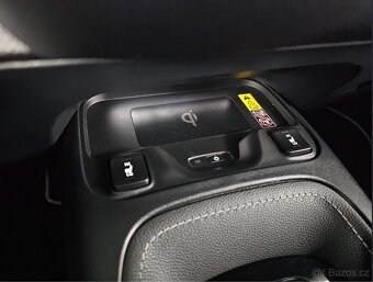 Toyota Corolla Hybrid 2.0 Touring Sport Comfort Tech - 13