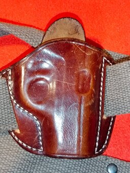 Kožená taška, opasky 2 ks a pouzdro na zbraň zn. LOBO - 13