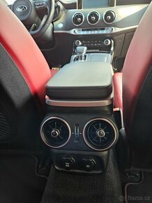 Kia Stinger GT 3.3 4x4 272kW 2018 - 13