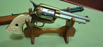 Puška winchester,colt,křesadlovka - 13
