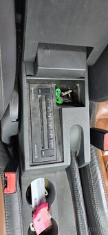 VW TOURAN CROSS 2.0 TDi 125kW DSG - nepojízdný - 13