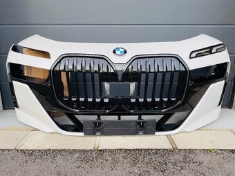 BMW G70 nárazník M-paket světla blatnik - 13