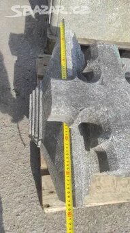 Starý kamenný pomník, žulový pomník, boží muka - 13