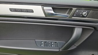 VW Touareg 3.0TDi     ■   PĚKNÝ VŮZ - 13
