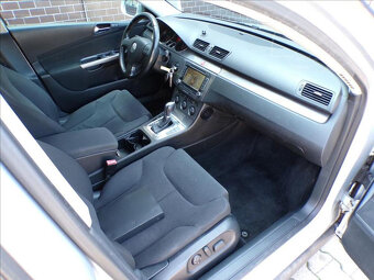 Volkswagen Passat 2,0 TDI DSG,XENON,TAŽNÉ,NAVI - 13