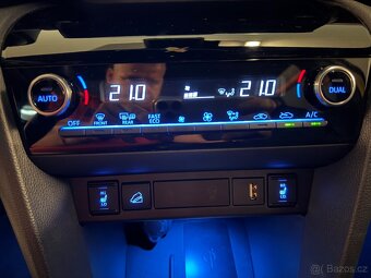 Toyota Yaris Cross,1.5HSD,4x4,ČR,1.MAJ,1/2022,29546km,ZÁRUKA - 13
