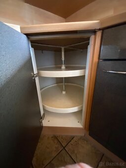Moderní kuchyňská linka se spotřebiči - 13