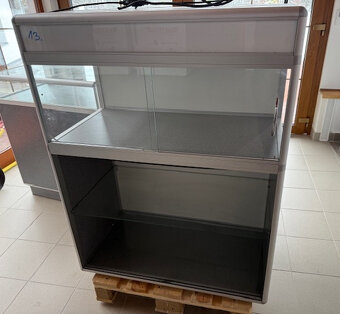Skříňky, pulty vybavevení prodejny - 13