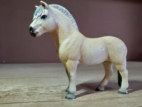 SCHLEICH SBĚRATELSKĒ FIGURKY 99 - 13