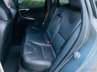 Volvo XC60 2.4D5 4x4 AUT SUMMUM FACELIFT TAŽNÉ SERVISKA - 13
