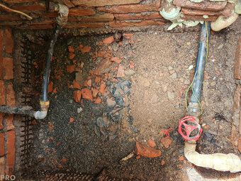 Prodej rodinného domu s dvěma čísly popisnými určeného k dem - 13