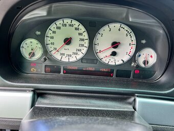 BMW 528i sedan předfaclift - 13