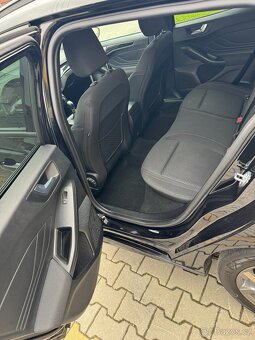 Ford Focus 1.0 EcoBoost 125PS automat ST-Line kombi 01/2023 - 13