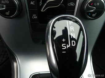 AKCE Volvo V40 D3 150k.s Momentum Automat po 1.majiteli - 13