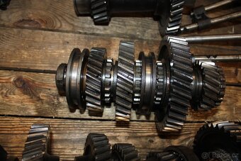 Zetor crystal převodovka obal meziskříň soukolí - 13