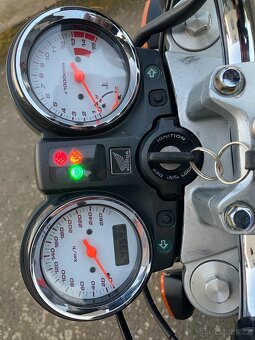 Honda CB600F Hornet - 13