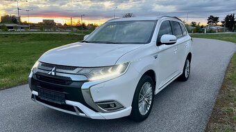 Hybridni Outlander 2.4PHEV 165Kw Matrix svetla EVdojezd 50km - 13