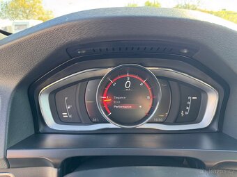 Volvo V60, 2018, D4, 140kw, automat, nez. topení - 13