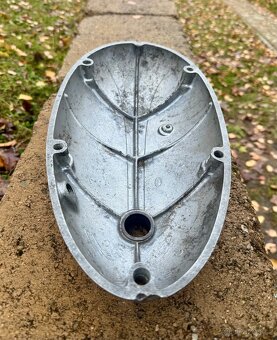 Jawa 350 perak, kyvacka pulbuben - víko spojky - 13