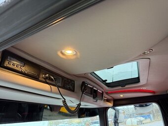 Scania G500 8x4 - třístranný sklápěč s hydraulickou rukou - 13