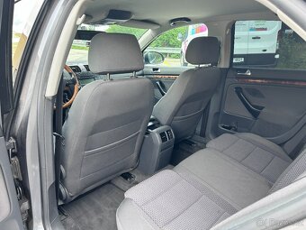Volkswagen Jetta 2.0 FSI Sportline - 13