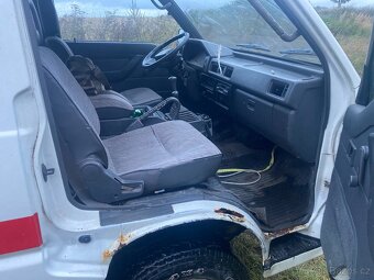 Mitsubishi L300 2.5td 4x4 / 8 míst / tažné 2t - 13