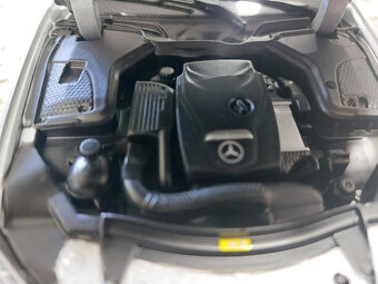 model auta Mercedes E klasse T modell Iscale 1:18 - 13