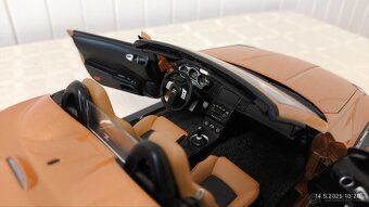 Model Nissan 350 Z Roadster Sunset Orange, Autoart 1:18 - 13