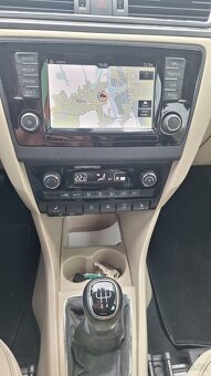 Rapid 1.6 tdi 85kw Elegance, r.2016, 127500km, 1.majitelka - 13
