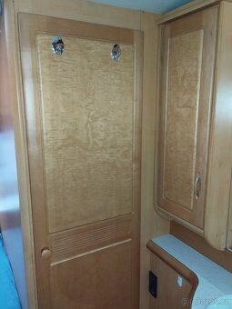 HOBBY 540UFe č.242. Pro 4. Fr. postel. Sprcha. Rok 2006 - 13