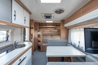 Príves 2022 Hobby De Luxe 540 KMFe – Plne vybavený 🚐✨ - 13