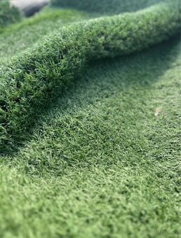 UMĚLÝ TRÁVNÍK TRÁVA KRYTINA PODLAHA PRODEJ ROLE - 13