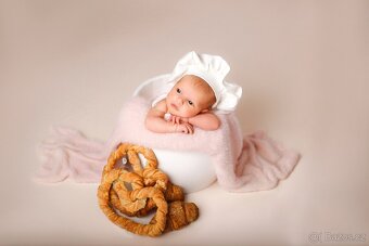 Focení novorozenců Praha a celé ČR, ateliér / doma Newborn - 13
