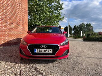 Hyundai i30 Fastback 1.0 T-GDI STYLE – r. 2018 - 13