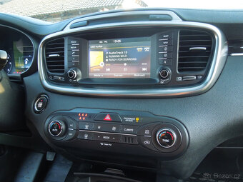 KIA SORENTO 2016 MOTOR 100TKM PANORAMA , TAŽNÉ - 13