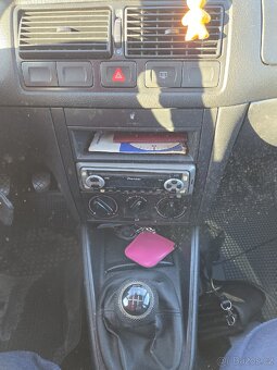 VW Golf 4, 1.4i,75ps,rok 2002,nová STK, najeto 180tis km. - 13