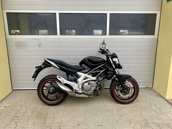 Suzuki 650 Gladius - 13