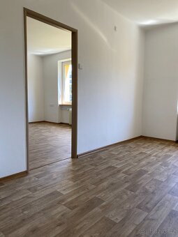 Byt 3+1 (76 m2) po rekonstrukci s garáží a zahradou - 13