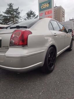 Toyota Avensis 2.0 D-4D - 13