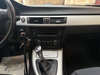 BMW e90 LCi 320d xDrive Manuál Kůže Servis - 13