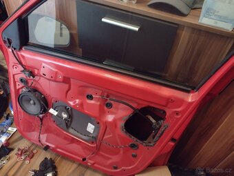 Dveře Fabia II červená pravé přední - 13