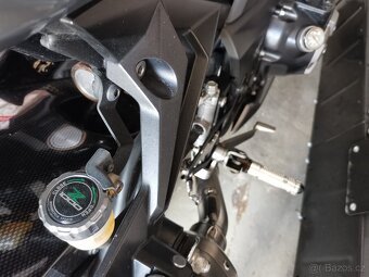 Kawasaki Z1000 - 13