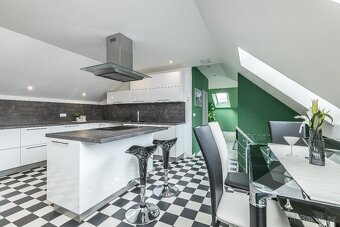 Prodám rodinný dům 9+3 Lysolaje, 502 m² - 13